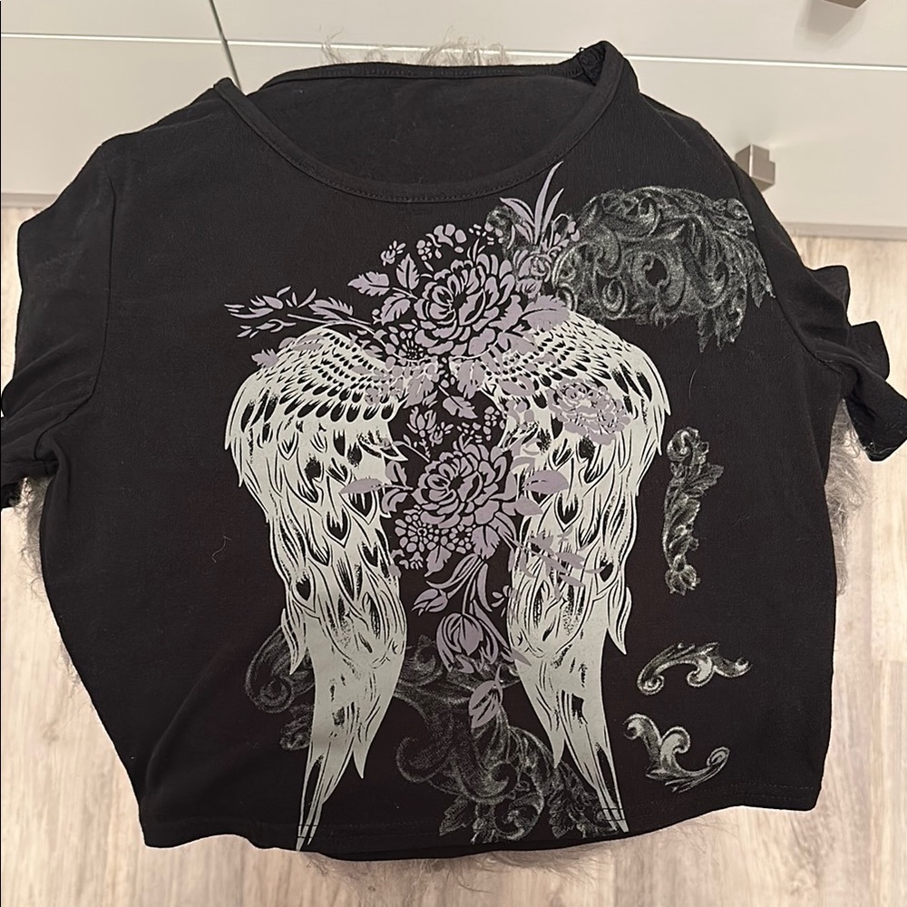 ROMWE Black Graphic Crop Top with Intricate Design